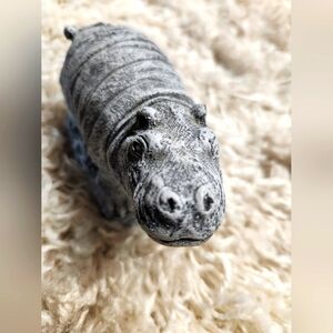 Mount St. Helens Volcanic Ash Adorable Hippo Sculpture 4.25 X 2.5